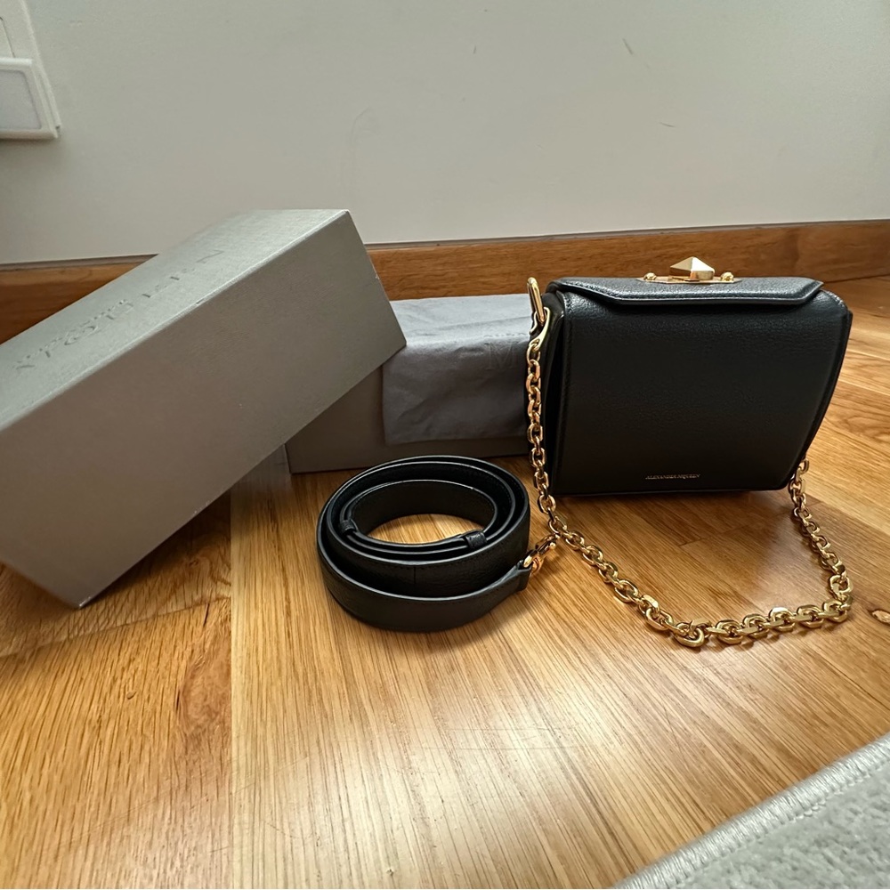 ALEXANDER MCQUEEN
Black Goatskin Leather Box Bag 19